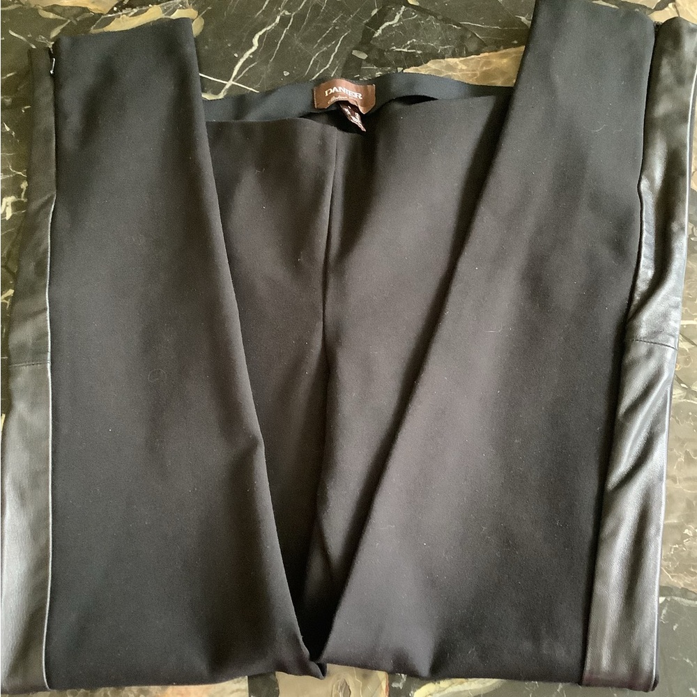 Danier black Italian lambskin leather leggings size 8 made in Canada